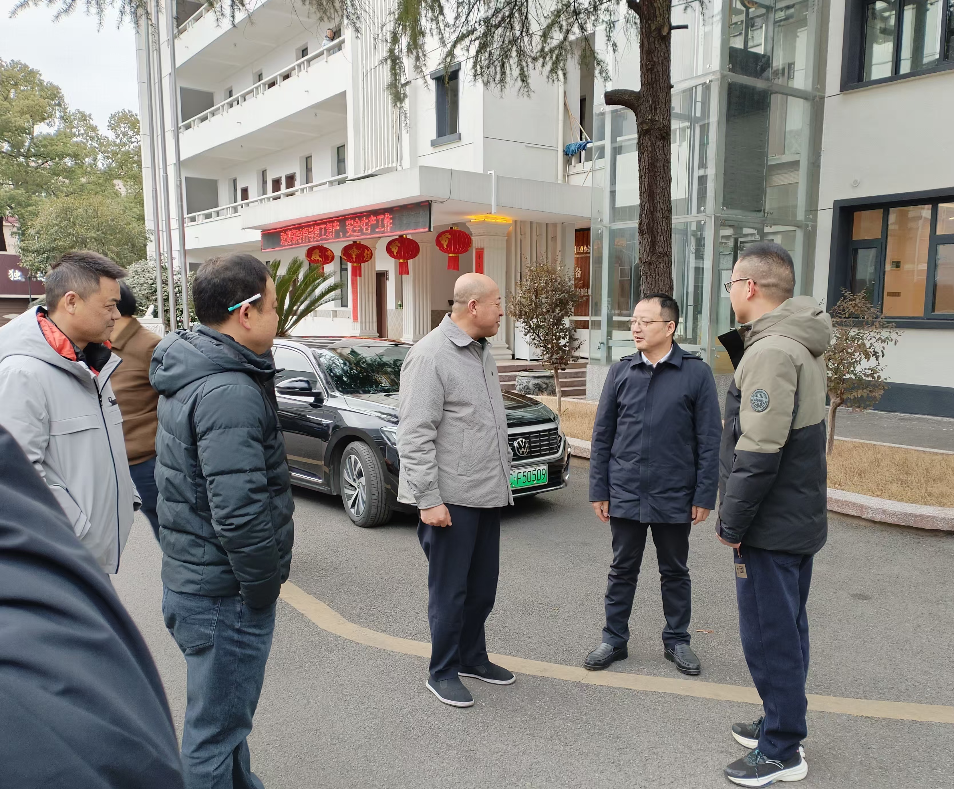 區(qū)委副書記、區(qū)長柳軍輝來我司調(diào)研復(fù)工復(fù)產(chǎn)、安全生產(chǎn)工作