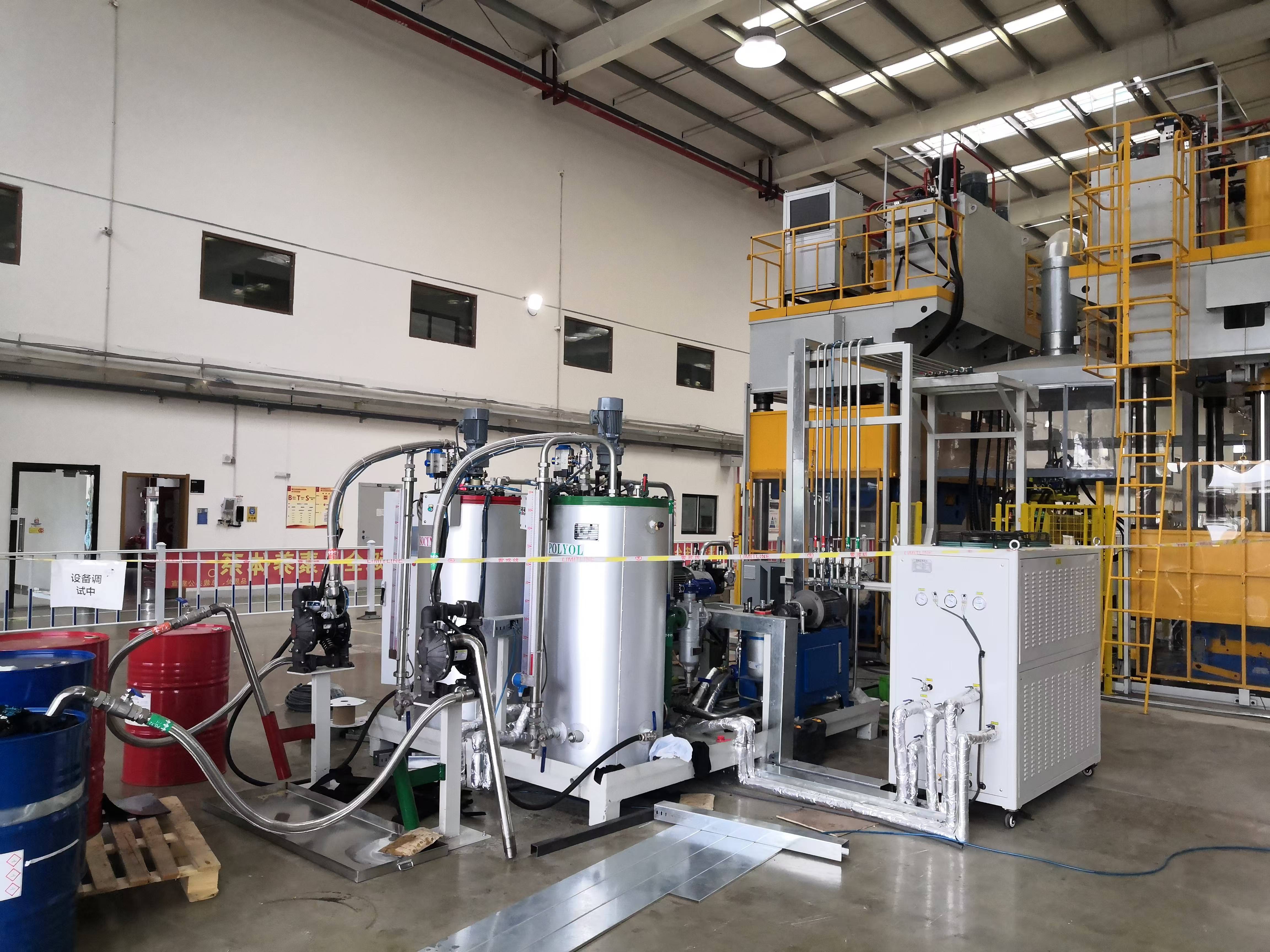 二層平臺(tái)高壓發(fā)泡機(jī)及機(jī)械臂高壓發(fā)泡機(jī)項(xiàng)目